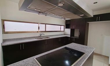 CASA EN RENTA EN CAÑADAS DEL LAGO, 3 RECS.3.5 BAÑOS, JARDIN,