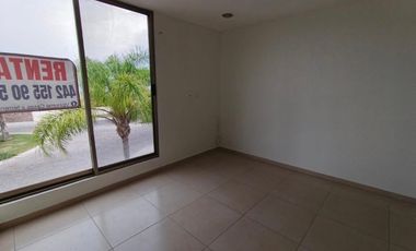 CASA EN RENTA EN CAÑADAS DEL LAGO, 3 RECS.3.5 BAÑOS, JARDIN,