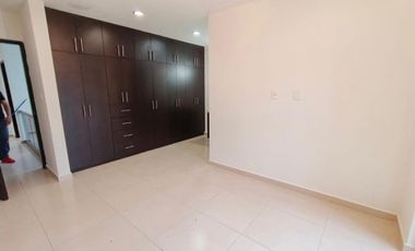 CASA EN RENTA EN CAÑADAS DEL LAGO, 3 RECS.3.5 BAÑOS, JARDIN,
