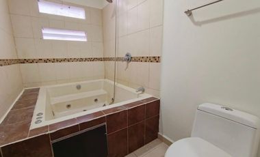 CASA EN RENTA EN CAÑADAS DEL LAGO, 3 RECS.3.5 BAÑOS, JARDIN,