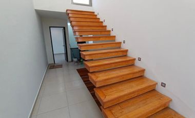 CASA EN RENTA EN CAÑADAS DEL LAGO, 3 RECS.3.5 BAÑOS, JARDIN,