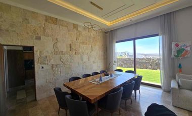 EXPECTACULAR CASA CON ALBERCA EN CLUB DE GOLF LA LOMA