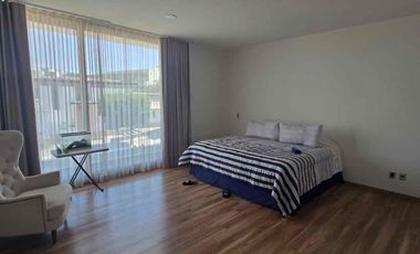 EXPECTACULAR CASA CON ALBERCA EN CLUB DE GOLF LA LOMA