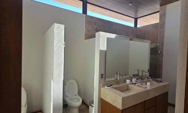 EXPECTACULAR CASA CON ALBERCA EN CLUB DE GOLF LA LOMA