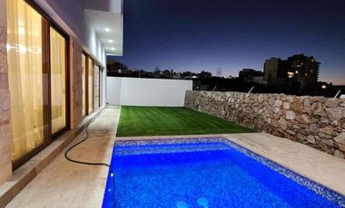 EXPECTACULAR CASA CON ALBERCA EN CLUB DE GOLF LA LOMA