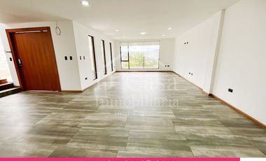 (C-448) Vendo Casa en Cuenca Sector Chaullabamba  3 dormitorios,  jacuzzi 3 Garaje, Bodega.