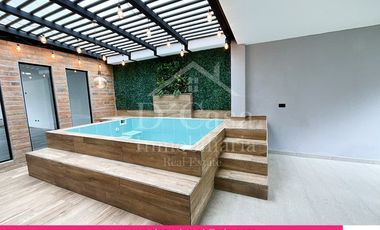 (C-448) Vendo Casa en Cuenca Sector Chaullabamba  3 dormitorios,  jacuzzi 3 Garaje, Bodega.