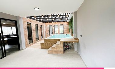 (C-448) Vendo Casa en Cuenca Sector Chaullabamba  3 dormitorios,  jacuzzi 3 Garaje, Bodega.