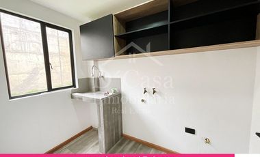 (C-448) Vendo Casa en Cuenca Sector Chaullabamba  3 dormitorios,  jacuzzi 3 Garaje, Bodega.