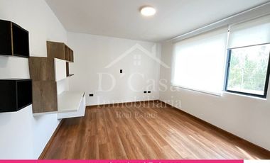 (C-448) Vendo Casa en Cuenca Sector Chaullabamba  3 dormitorios,  jacuzzi 3 Garaje, Bodega.