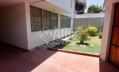 Casa independiente de venta en Monjas, sector Jardín del Valle