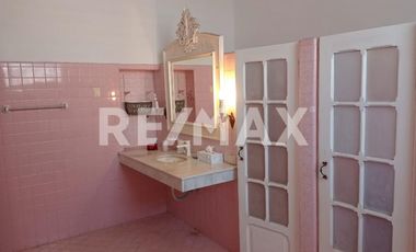 CASA COLONIAL EN RENTA. GARCIA GINERES 1,789m2