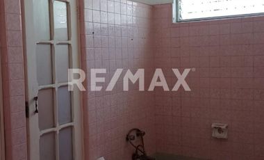 CASA COLONIAL EN RENTA. GARCIA GINERES 1,789m2