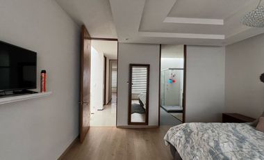 Casa amueblada en Renta en Altozano, Morelia! De 3 niveles Exclusivo fracc. privado, arbolado y con vigilancia 24/7. Disfruta de una vista panorámica