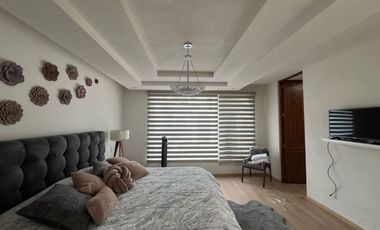 Casa amueblada en Renta en Altozano, Morelia! De 3 niveles Exclusivo fracc. privado, arbolado y con vigilancia 24/7. Disfruta de una vista panorámica