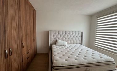 Casa amueblada en Renta en Altozano, Morelia! De 3 niveles Exclusivo fracc. privado, arbolado y con vigilancia 24/7. Disfruta de una vista panorámica