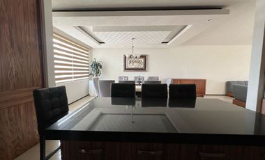 Casa amueblada en Renta en Altozano, Morelia! De 3 niveles Exclusivo fracc. privado, arbolado y con vigilancia 24/7. Disfruta de una vista panorámica