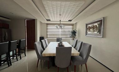 Casa amueblada en Renta en Altozano, Morelia! De 3 niveles Exclusivo fracc. privado, arbolado y con vigilancia 24/7. Disfruta de una vista panorámica