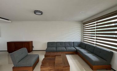 Casa amueblada en Renta en Altozano, Morelia! De 3 niveles Exclusivo fracc. privado, arbolado y con vigilancia 24/7. Disfruta de una vista panorámica