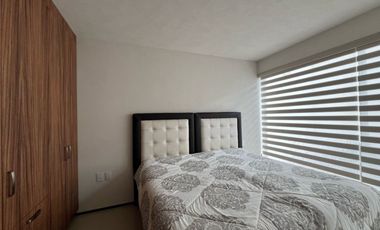 Casa amueblada en Renta en Altozano, Morelia! De 3 niveles Exclusivo fracc. privado, arbolado y con vigilancia 24/7. Disfruta de una vista panorámica