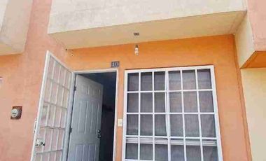 Casa dos recámaras con alberca pasa el transporte en la puerta