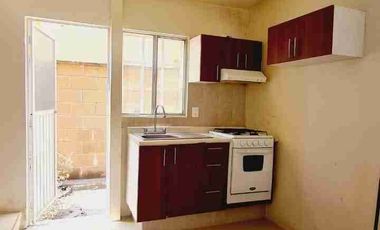 Casa dos recámaras con alberca pasa el transporte en la puerta