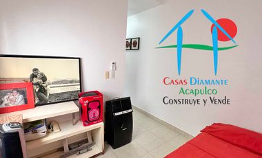 Casa con terraza privada con salida al jardín y alberca del condominio