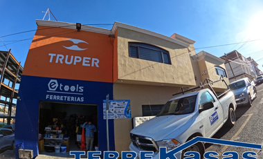 Casa con Locales Comerciales en Venta en Zacatecas, en Col. Lomas de la Pimienta