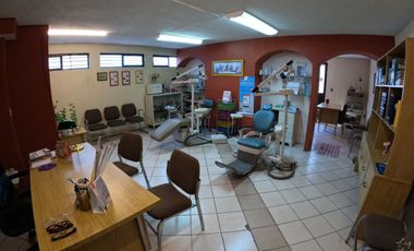 Casa con Locales Comerciales en Venta en Zacatecas, en Col. Lomas de la Pimienta