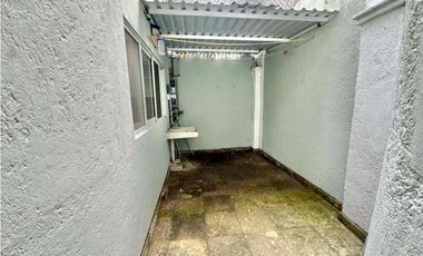 CASA SOLA EN RENTA EXCELENTE UBICACIÓN ALBERCA Jiutepec