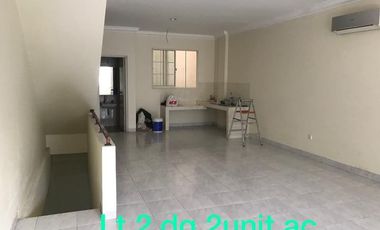 Hadap Jalan!! JUAL/SEWA Rukan / Ruko Exclusive Pantai Indah Kapuk PIK 4,5 Lantai Luas 75m2