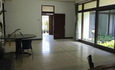 Rumah Hook Luas Tengah Kota Area Turangga dkt Karawitan Buah Batu