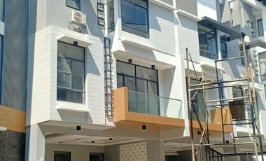 𝑹𝒂𝒓𝒆 𝑴𝒐𝒅𝒆𝒓𝒏 4-𝑺𝒕𝒐𝒓𝒆𝒚 𝑺𝒂𝒏 𝑱𝒖𝒂𝒏 𝑺𝒎𝒂𝒓𝒕 𝑯𝒐𝒖𝒔𝒆, 4𝑩𝑹, 𝑰𝒏𝒗𝒆𝒔𝒕𝒎𝒆𝒏𝒕-𝑮𝒓𝒂𝒅𝒆