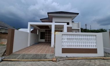 RUMAH SIAP HUNI, MINIMALIS, DEKAT KAMPUS UPN JOGJA