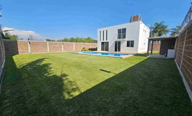 CASA EN VENTA CON GRAN TERRENO EN CUAUTLA MORELOS