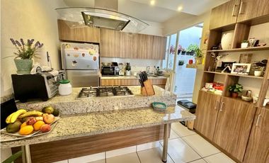 $2,250,000 Una Casa con Tres Recámaras en Cuernavaca, Morelos