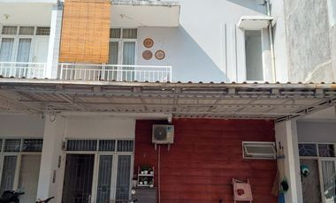 For Sell House 100 Meter SHM House in Graha Raya area, Semi Furnished