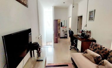 For Sell House 100 Meter SHM House in Graha Raya area, Semi Furnished