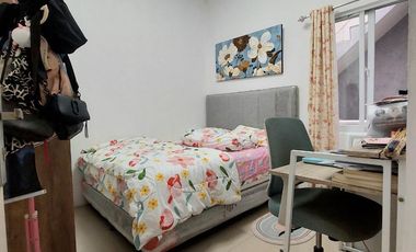 For Sell House 100 Meter SHM House in Graha Raya area, Semi Furnished