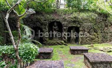 Exquisite Freehold Resort-Style Villa Complex in Nyambu – A Private Haven of Elegance, Nature, and Investment Potential in Bali’s Property Market