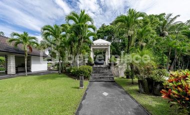 Exquisite Freehold Resort-Style Villa Complex in Nyambu – A Private Haven of Elegance, Nature, and Investment Potential in Bali’s Property Market