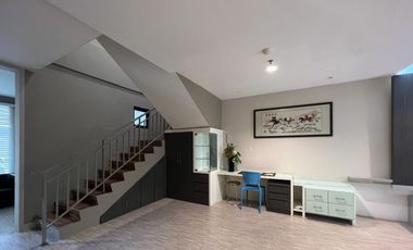 Sewa Rumah 2 Lantai di Townhouse Cosmo Park Dekat Thamrin, Tanah Abang dan SCBD