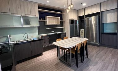 Sewa Rumah 2 Lantai di Townhouse Cosmo Park Dekat Thamrin, Tanah Abang dan SCBD