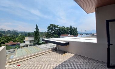DIJUAL Rumah VILLA BARU SIAP HUNI Lokasi di Cluster Exclusive Cigadung  Dekat dengan Resort Dago Pakar Bandung