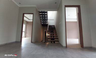 DIJUAL Rumah VILLA BARU SIAP HUNI Lokasi di Cluster Exclusive Cigadung  Dekat dengan Resort Dago Pakar Bandung