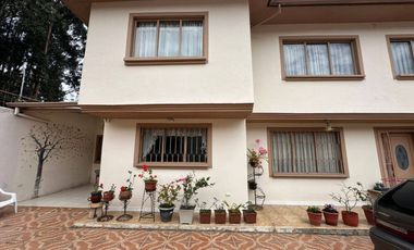 Casa en venta en con suite independiente y amplio terreno - sector Universidad Del Azuay