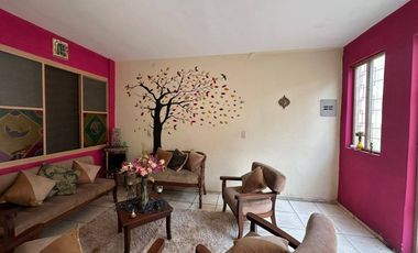 Casa en venta en con suite independiente y amplio terreno - sector Universidad Del Azuay