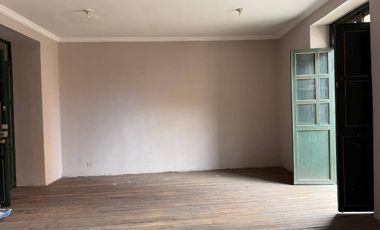 En Venta Casa Rentera Patrimonial con Alto Retorno a Metros del Parque Calderón