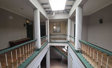 En Venta Casa Rentera Patrimonial con Alto Retorno a Metros del Parque Calderón