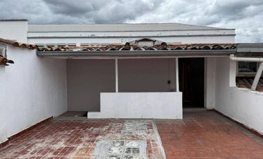 En Venta Casa Rentera Patrimonial con Alto Retorno a Metros del Parque Calderón